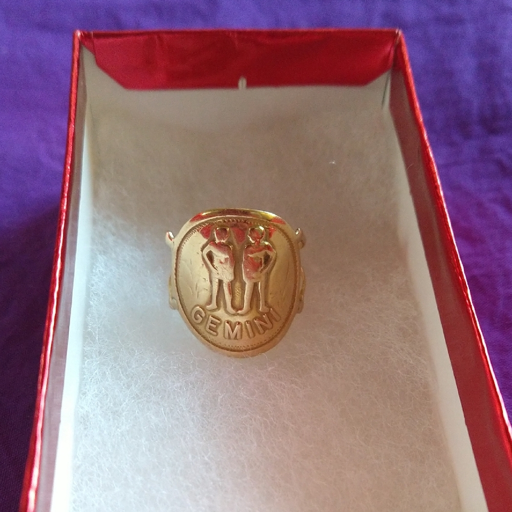 10k Gold Gemini Zodiac Ring